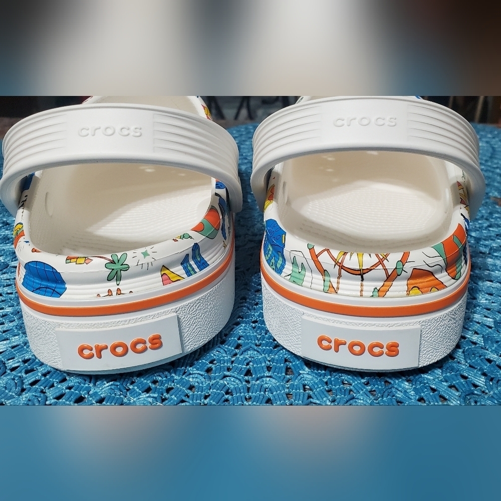 Mickey Mouse Disneyland Crocs. In Great Condition Unisex Sz 9W Or 7M - Picture 3 of 8